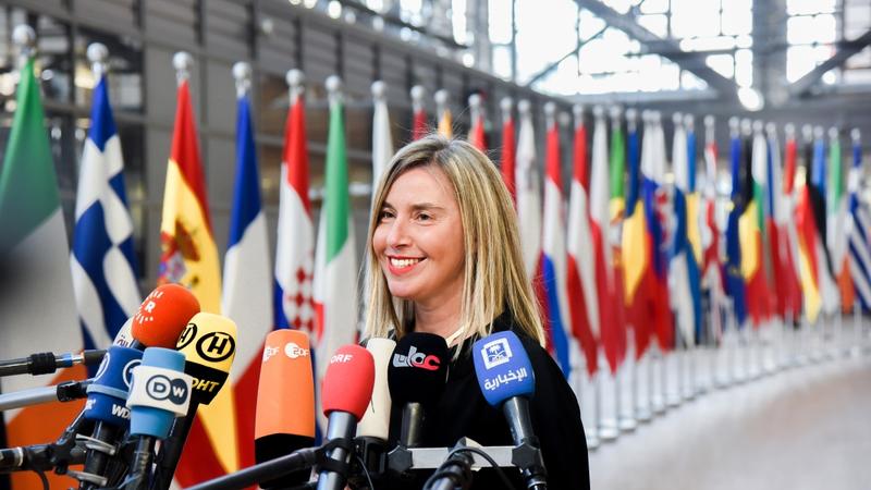 Mogherini indagata, setacciate le email e le chat: il rapporto con l'«amico» Sannino e il ruolo di Zegretti