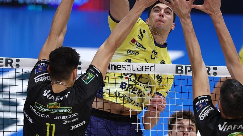 La classifica. Quarto posto, la lotta è apertissima. Domenica scontro Civitanova-Milano