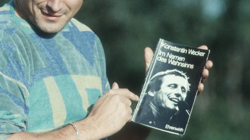 Schon Konstantin Weckers Lieder offenbaren ein misogynes Frauenbild