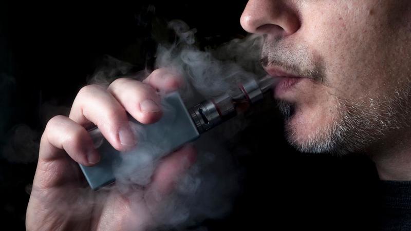 Avvelenamento da sigaretta elettronica: i rischi e i primi sintomi da non sottovalutare Avvelenamento da sigaretta elettronica: i rischi e i primi sintomi da non sottovalutare