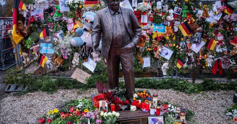Walter-Lübcke-Statue in Berlin: Wem gehört Schwarz-Rot-Gold?
