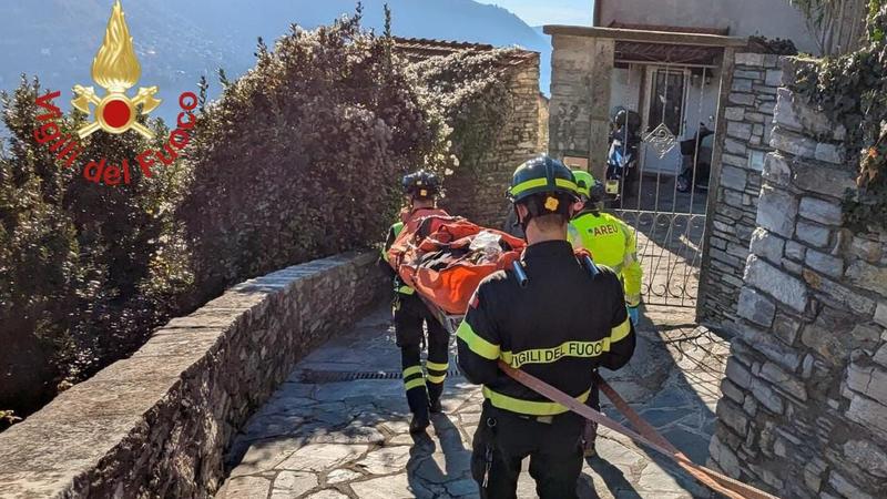 Moltrasio, cade in una buca: grave un uomo di 57 anni