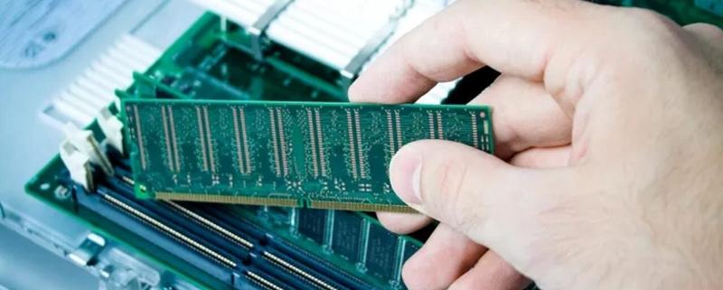 Crisi delle RAM: l’intelligenza artificiale fa volare i prezzi delle memorie alle stelle Crisi delle RAM: l’intelligenza artificiale fa volare i prezzi delle memorie alle stelle