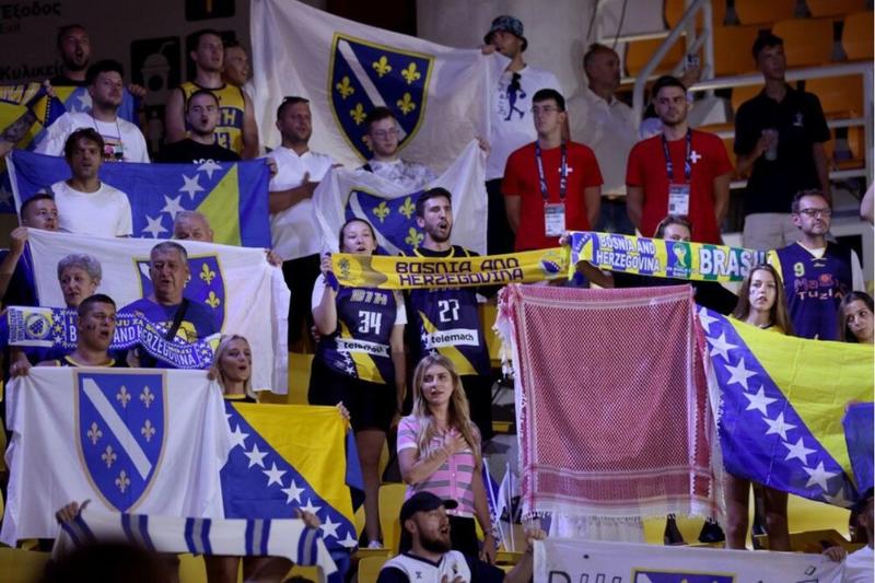 Trenuci bošnjačke iskrenosti na Skenderiji Trenuci bošnjačke iskrenosti na Skenderiji