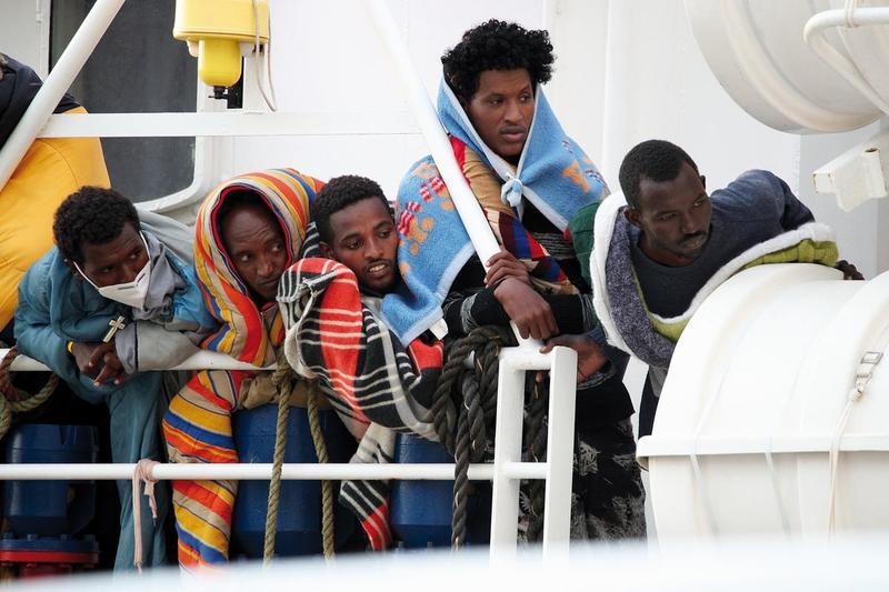 Migranti, accordo in Ue su rimpatri e paesi sicuri. Piantedosi: «È la svolta»