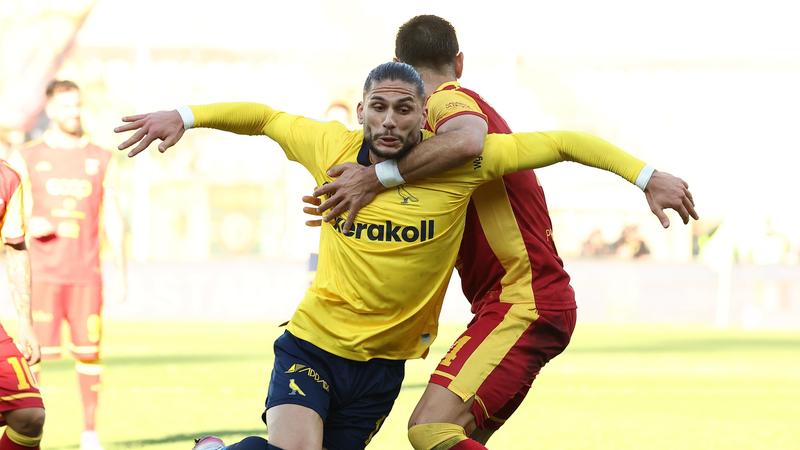 Modena-Catanzaro 1-2, Mendes non basta. Decide il rigore di Pittarello