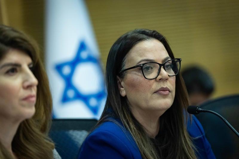 Panel chair assails press as special Knesset committee takes up media reform bill