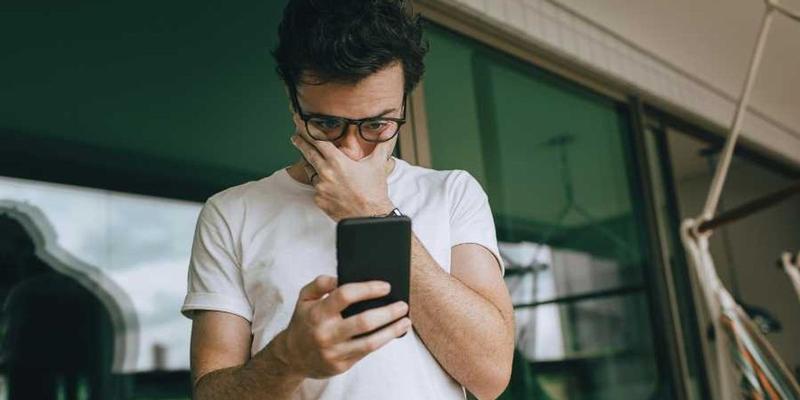 Man jokes he'll do anything for his friends except reply to their texts, launching debate