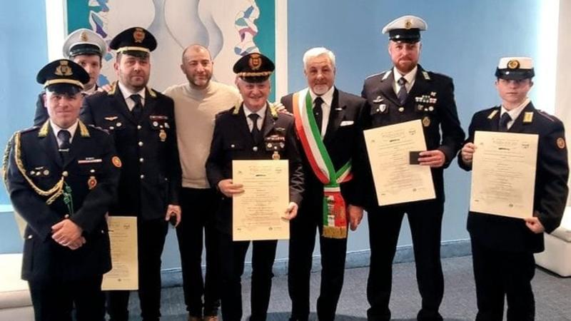 Polizia locale, «esempi in Italia». Premiati 10 agenti bergamaschi Polizia locale, «esempi in Italia». Premiati 10 agenti bergamaschi