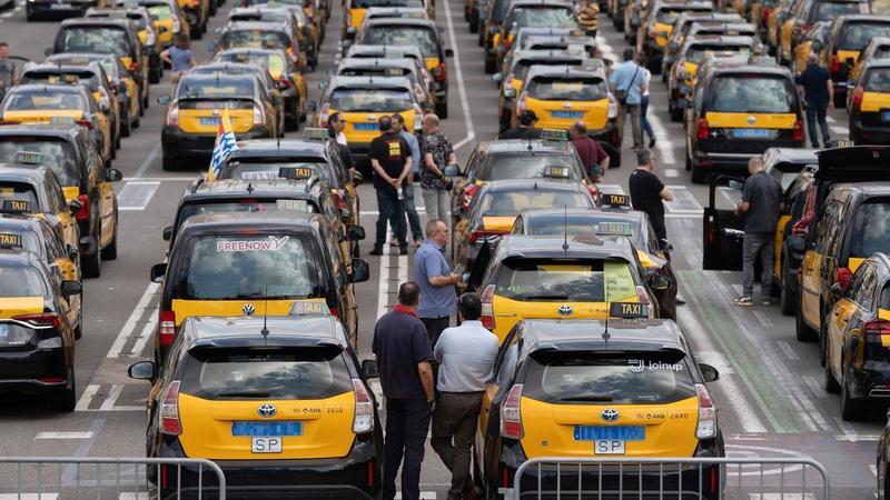 Élite Taxi convoca este martes un paro general en Catalunya pese al rechazo de tres asociaciones del sector