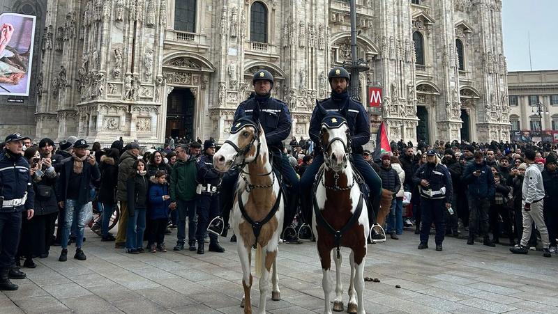 Milano, tornano i ghisa a cavallo: il pattugliamento a Porta Venezia, in piazza Duomo e al parco Sempione