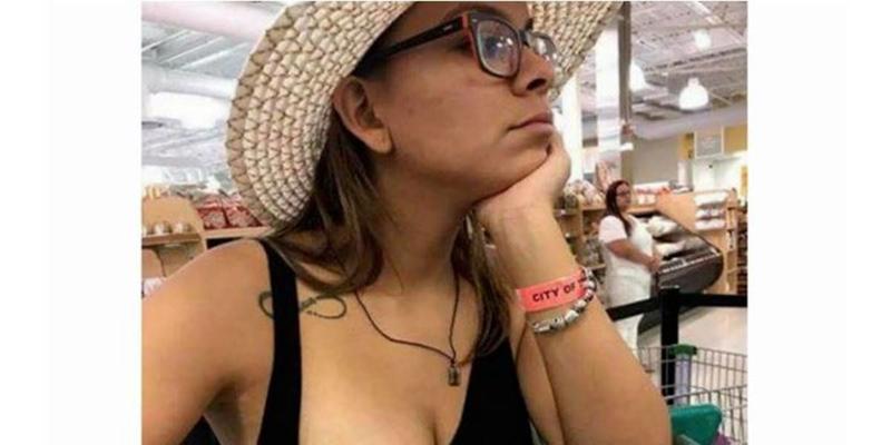 Mom flawlessly demonstrates what it looks like to 'respectfully' breastfeed in public