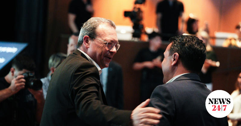 Ο Τσίπρας, ο Φάμελλος και ο Χαρίτσης παίζουν τις κουμπάρες