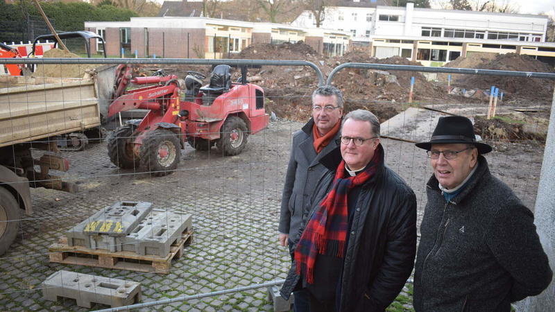 Premium Die Bagger legen los: Baubeginn für die neue Kita St. Gertrud in Herzogenrath