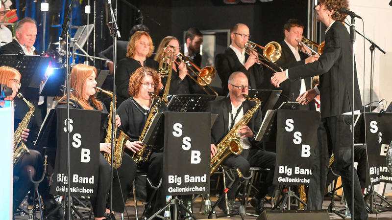 Premium Besinnliche Werke stimmen auf Winter und Weihnachten ein Premium Besinnliche Werke stimmen auf Winter und Weihnachten ein