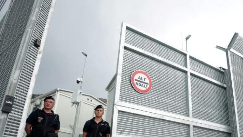 Migranti, la stretta dell’Europa. Primo sì agli hub in Paesi terzi. Piantedosi: Albania, un modello