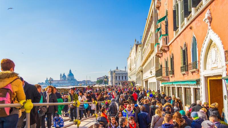 Istat, turismo 2025 ancora in crescita in Italia (grazie agli stranieri) ma non può sostituire le industrie