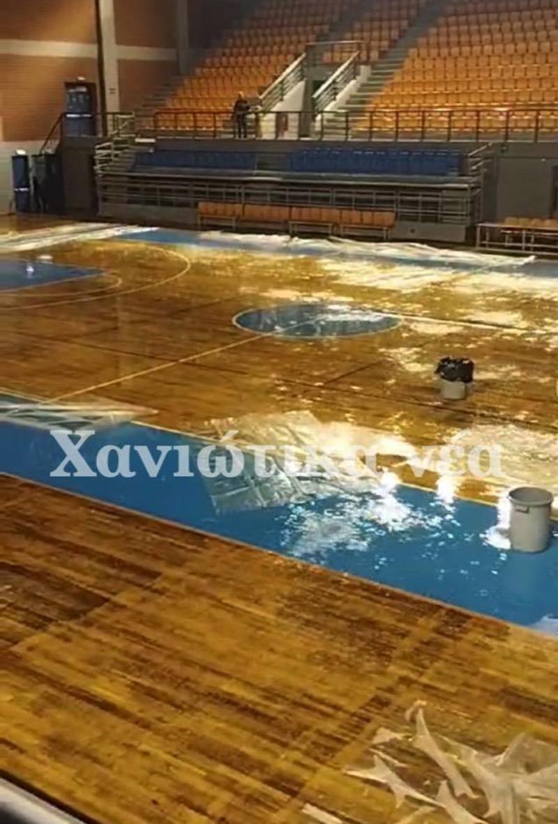 Εικόνες ντροπής: Έβρεξε µέσα στο Κλειστό Κλαδισού!