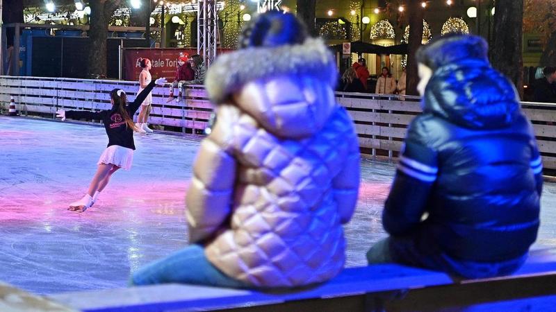 Lonate Pozzolo, due tredicenni molestate alla pista di pattinaggio: “Subito alla larga il sospettato. Stop alle strumentalizzazioni” Lonate Pozzolo, due tredicenni molestate alla pista di pattinaggio: “Subito alla larga il sospettato. Stop alle strumentalizzazioni”