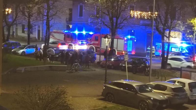 Sedriano, crolla il pavimento di un albergo abbandonato: la proprietaria precipita dal primo piano, è gravissima