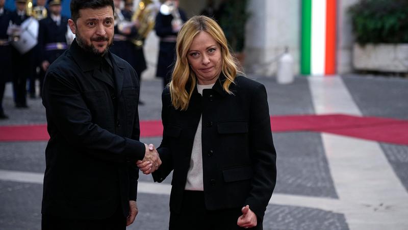 Zelensky incontra il Papa a Castel Gandolfo. Oggi presenta agli Usa piano di pace rivisto “senza ovvi punti anti-Ucraina” Zelensky incontra il Papa a Castel Gandolfo. Oggi presenta agli Usa piano di pace rivisto “senza ovvi punti anti-Ucraina”