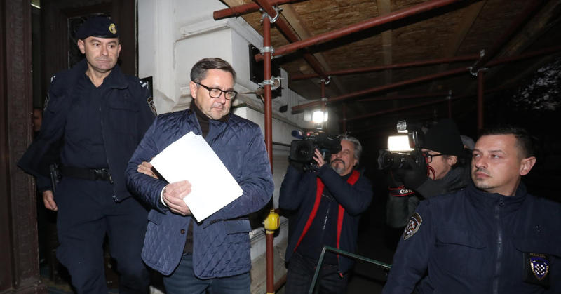 Mikulić je velečasnom na ispovijedi spomenuo sastanke na parkiralištima. Mislim da znam što se dogodilo nakon toga