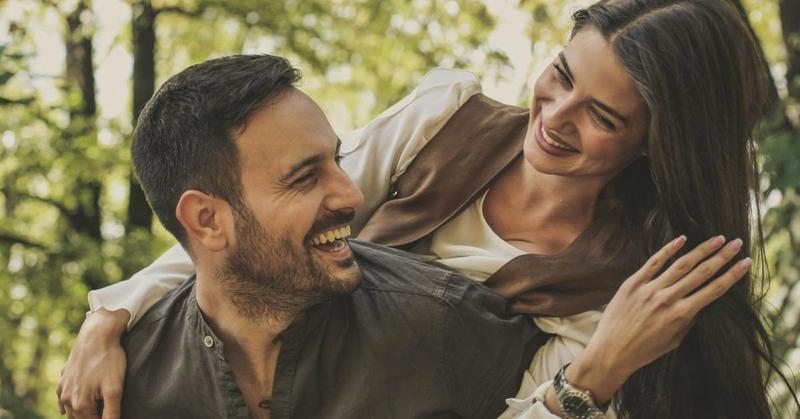 4 Reasons Reverse Age-Gap Relationships Are Becoming Popular 4 Reasons Reverse Age-Gap Relationships Are Becoming Popular