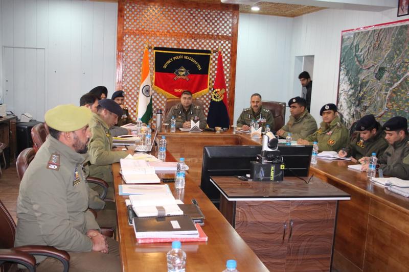 IGP Kashmir visits Shopian, reviews crime & security scenario