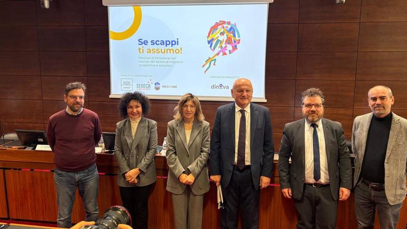 ‘Se scappi, ti assumo’, Confindustria Emilia lancia il progetto: “Inseriamo nelle nostre aziende 250 migranti”