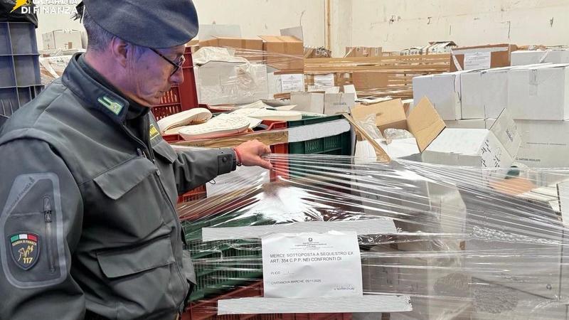 Fondi di suole e scarpe taroccate, denunciati due imprenditori