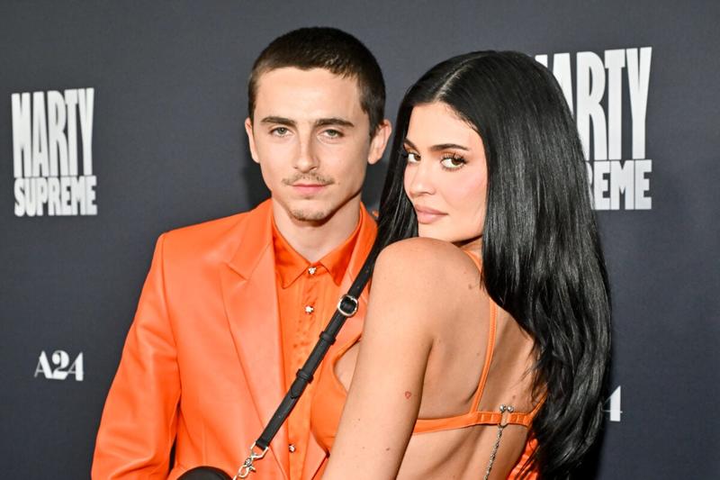 Kylie Jenner e Timothée Chalamet mettono a tacere i rumors alla premiere di Marty Supreme Kylie Jenner e Timothée Chalamet mettono a tacere i rumors alla premiere di Marty Supreme