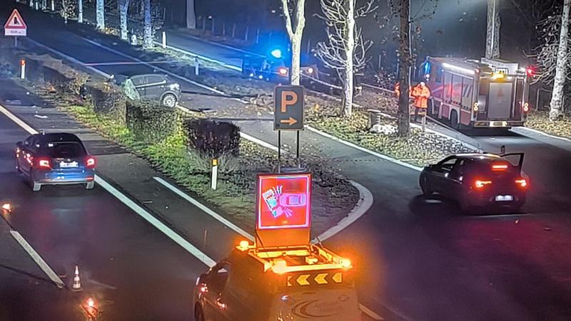 Neonata morta sull'A5: l'incidente provocato da furgone pirata, la terza auto, l’ovetto sbalzato. La ricostruzione Neonata morta sull'A5: l'incidente provocato da furgone pirata, la terza auto, l’ovetto sbalzato. La ricostruzione