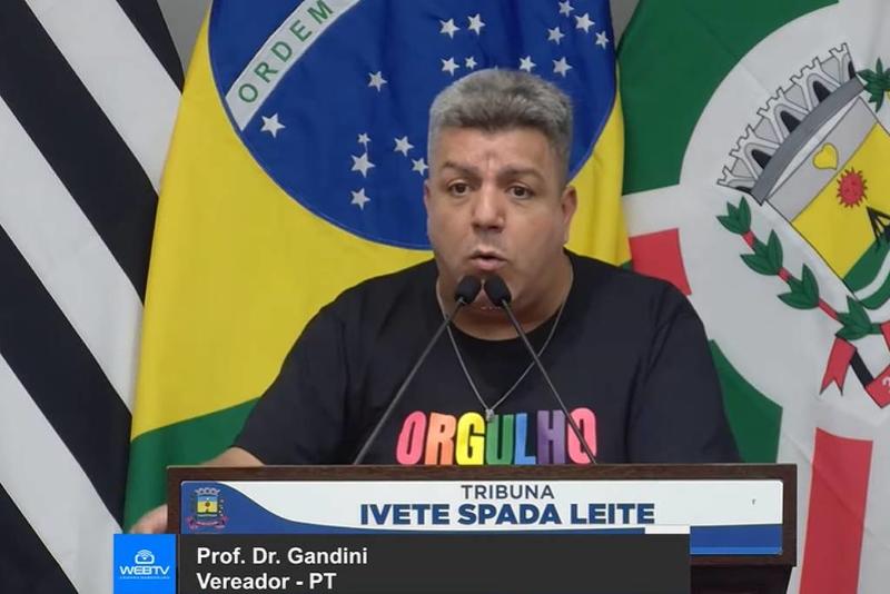 Vereador do PT apresenta moção de aplauso a Tarcísio e depois recua