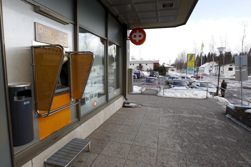 Talous | Lukijalta: Pankkien tapaa kohdella ihmisiä voi vain ihmetellä