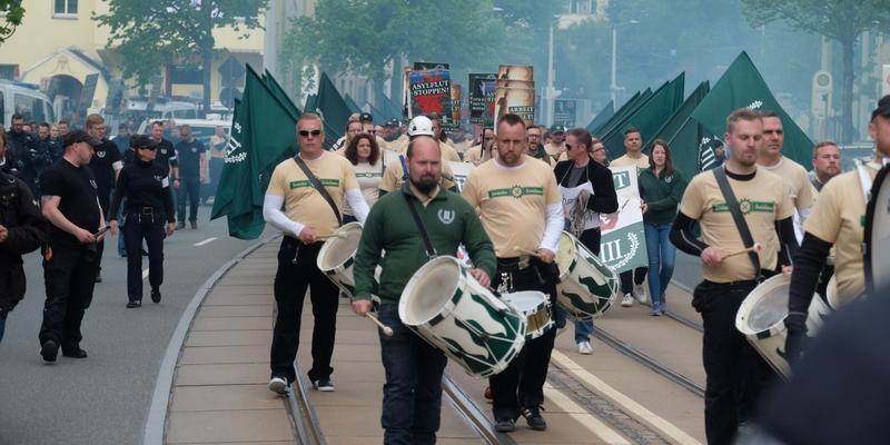 Rechtsextremismus beunruhigt Deutsche stärker als Zuwanderer