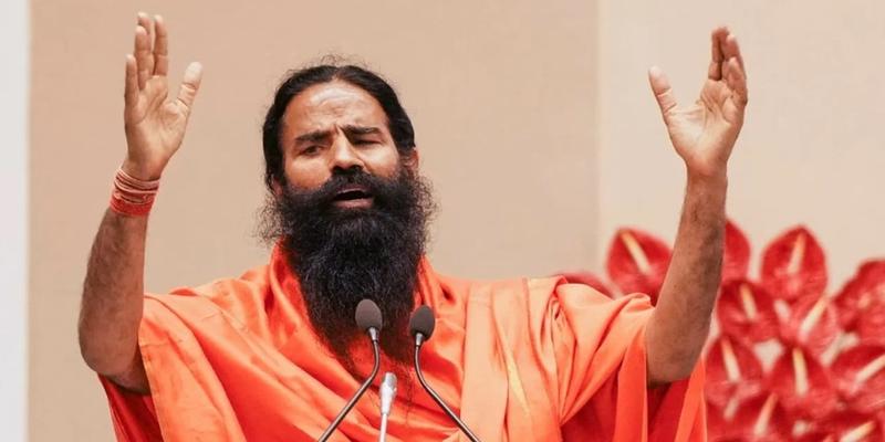 Never make THESE mistakes while eating, learn the right way from Baba Ramdev Never make THESE mistakes while eating, learn the right way from Baba Ramdev