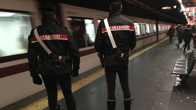 Studentessa violentata a Roma, la notte dell’orrore: il branco fuori dalla metro, lo stupro e le urla di aiuto nella strada deserta Studentessa violentata a Roma, la notte dell’orrore: il branco fuori dalla metro, lo stupro e le urla di aiuto nella strada deserta