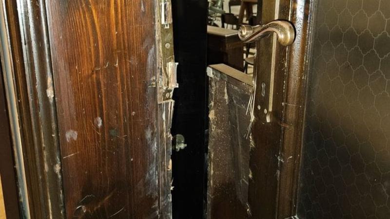 Ladri in chiesa a Bergamo, via le offerte. «Più i danni del bottino» Ladri in chiesa a Bergamo, via le offerte. «Più i danni del bottino»