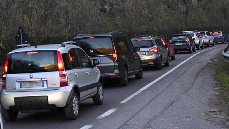 L’odissea dei pendolari: «Al lavoro a 25 all’ora» L’odissea dei pendolari: «Al lavoro a 25 all’ora»