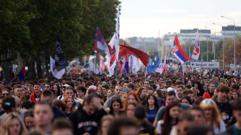 Protest studenata u Novom Sadu jer nema odgovornosti na institucionalnu represiju: Kolona kreće iz kampusa Protest studenata u Novom Sadu jer nema odgovornosti na institucionalnu represiju: Kolona kreće iz kampusa