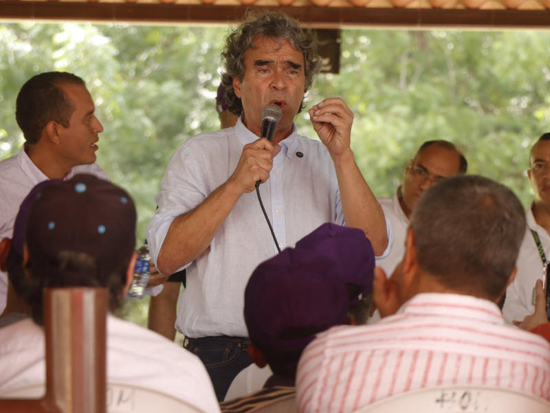 Llanero solitario: pros y contras de la estrategia de Fajardo para el 26