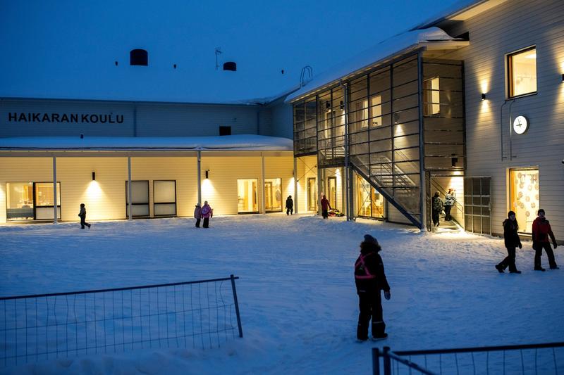 Yhteiskunta | Yliö: Lähikoulujen lakkauttamisen sijaan pitäisi kehittää palvelut yhdistäviä toimintakeskuksia