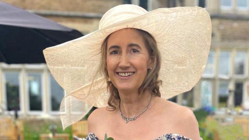Morta la scrittrice Sophie Kinsella, autrice di “I love Shopping” Morta la scrittrice Sophie Kinsella, autrice di “I love Shopping”