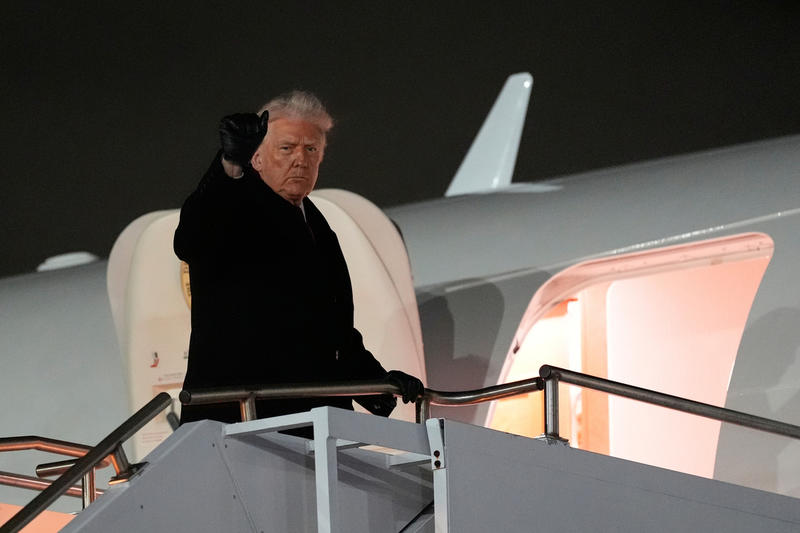 «Молот Трампа»: политолог рассказал о «силовом убеждении» Зеленского подписать «мирный план» к Рождеству «Молот Трампа»: политолог рассказал о «силовом убеждении» Зеленского подписать «мирный план» к Рождеству