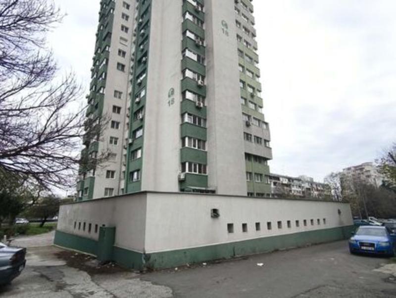Скритият гигант под блока или как изоставена абонатна станция може да стане двуетажен паркинг в Бургас