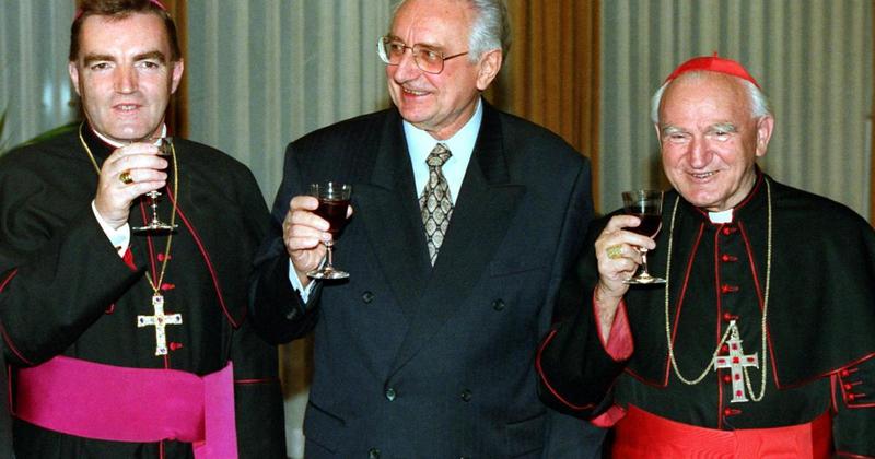 Bolest prvog hrvatskog predsjednika skrivala se od javnosti poput najstrože čuvane državne tajne, a on je boreći se za život ipak nadživio crne prognoze