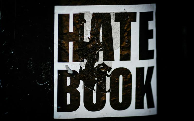 Face aux défaillances des marques, les groupes de « haters » organisent leur riposte en ligne Face aux défaillances des marques, les groupes de « haters » organisent leur riposte en ligne