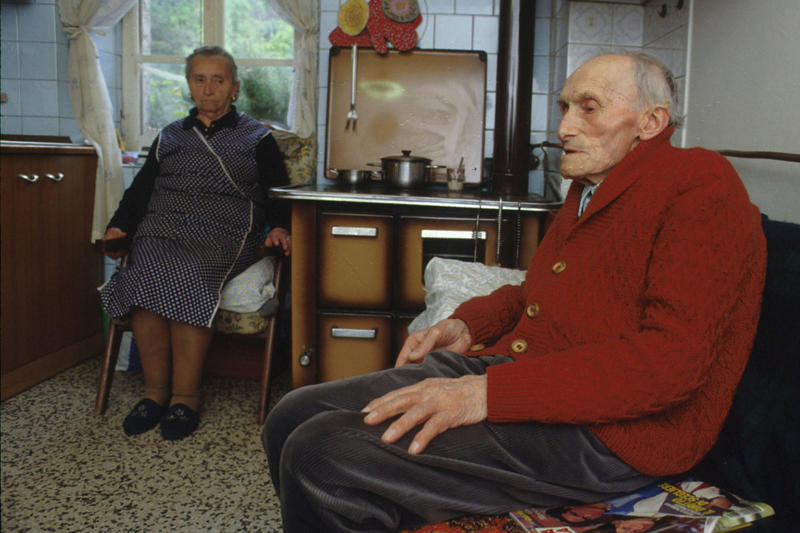 Una vecchiaia degna per tutti
è anche restare a casa propria Una vecchiaia degna per tutti
è anche restare a casa propria