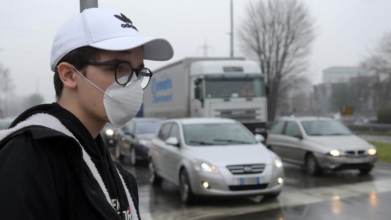 Lo smog soffoca la Pianura Padana, avanti così per altri 10 giorni. Tira una brutta aria anche al Centro Sud Lo smog soffoca la Pianura Padana, avanti così per altri 10 giorni. Tira una brutta aria anche al Centro Sud
