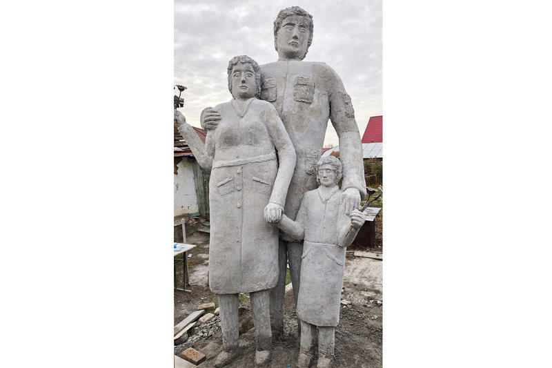 «Надо набраться мастерства»: жители Троицка проголосовали против установки памятника «Семья солдата СВО» «Надо набраться мастерства»: жители Троицка проголосовали против установки памятника «Семья солдата СВО»